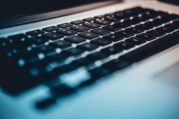 Professionnels des métiers de l'informatique : le recours au portage salarial